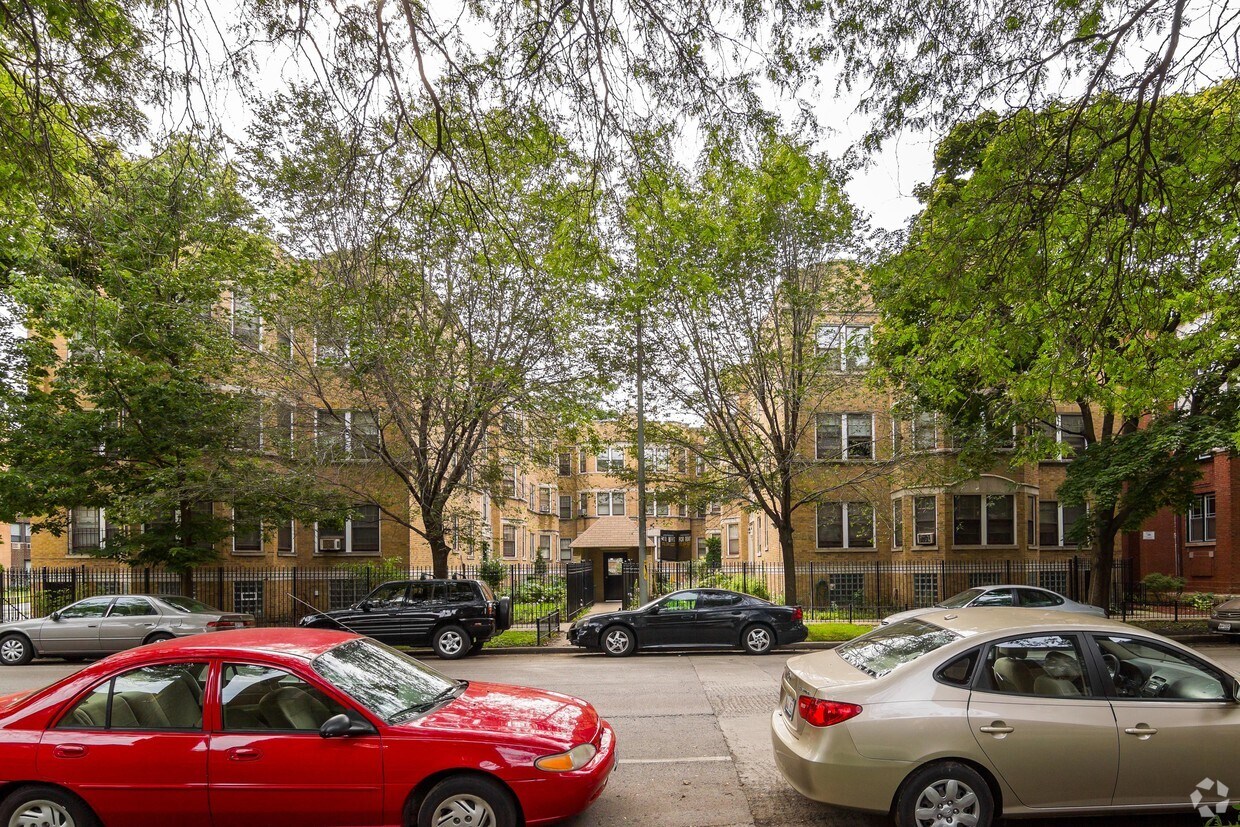 7064 N Ashland - 7064 N Ashland Blvd