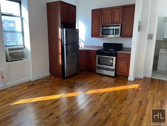 Building Photo - 526 Lafayette Ave