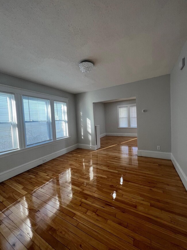 Building Photo - 10 Cady Ave