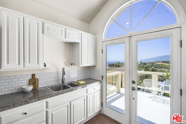 Building Photo - 29355 Heathercliff Rd