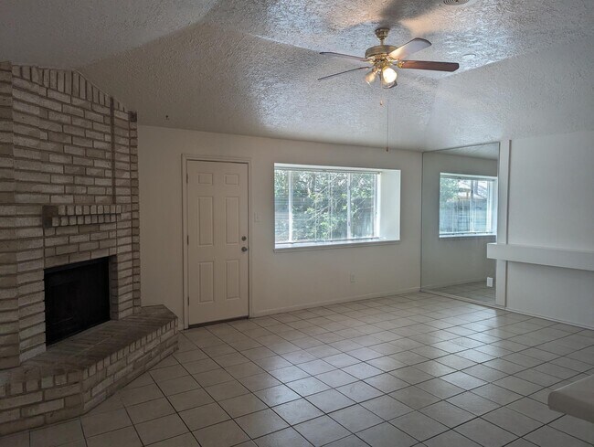 Foto del edificio - 21318 Meadowhill Dr