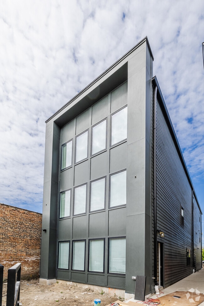 Building Photo - 6050 S Eberhart Ave