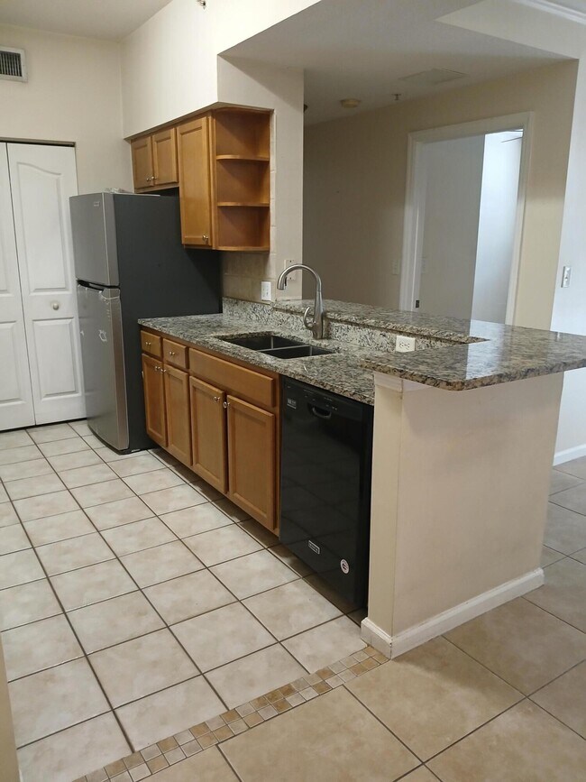 Foto del edificio - 9833 Baywinds Blvd