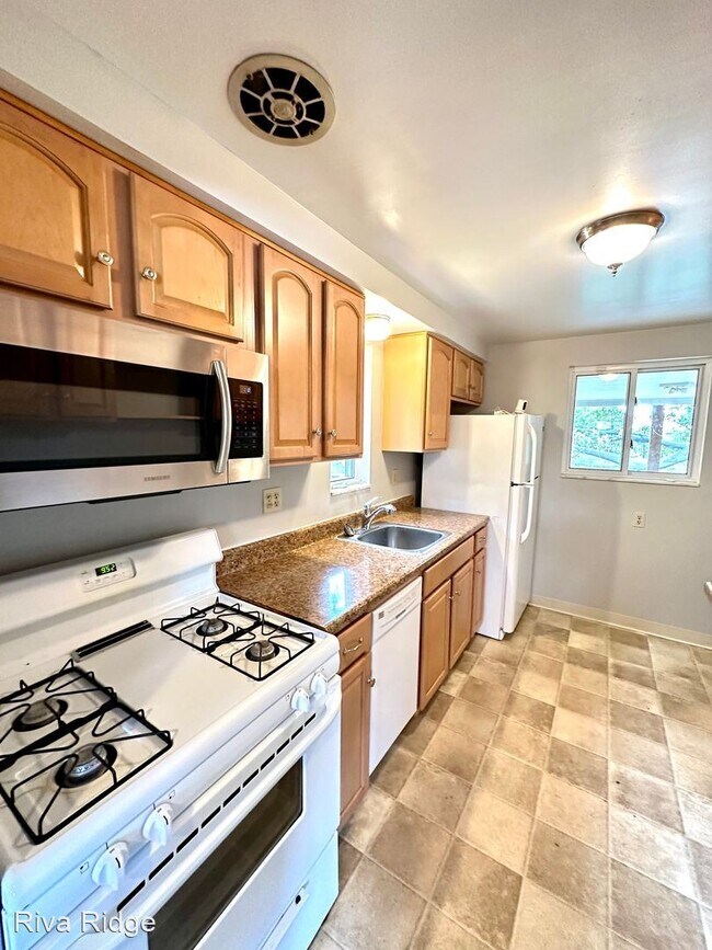Building Photo - 3 br, 1 bath House - 677 Jenne Drive