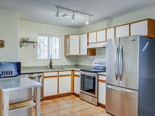 Foto del edificio - 2 Bedroom, 2 Bathroom and a large Backyard Retreat!