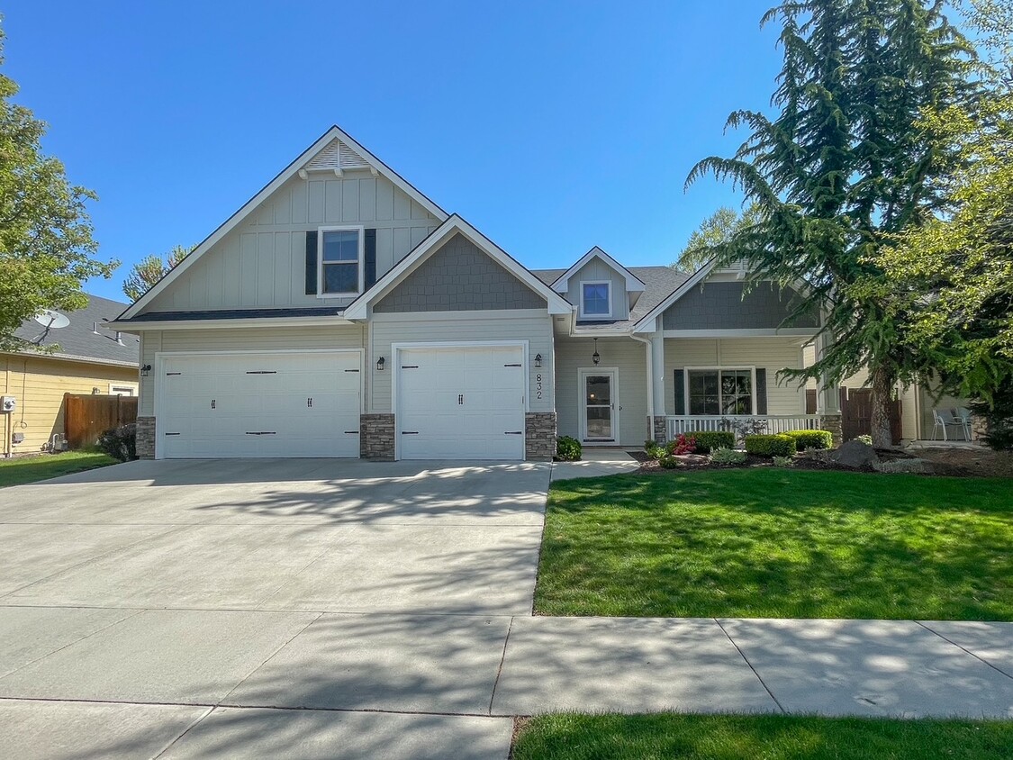 Foto principal - 832 W Cagney Dr