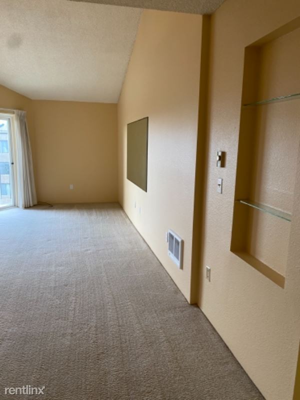 Building Photo - 5575 E Evergreen Blvd