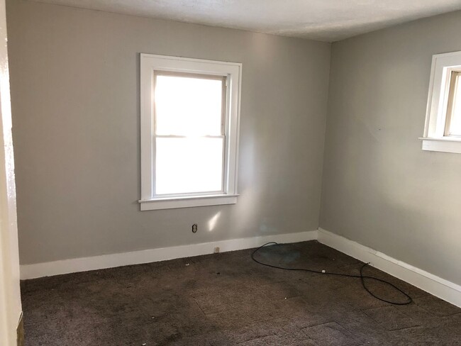 Building Photo - 4 BED 1 BATH UNIT IN GARFIELD HEIGHTS