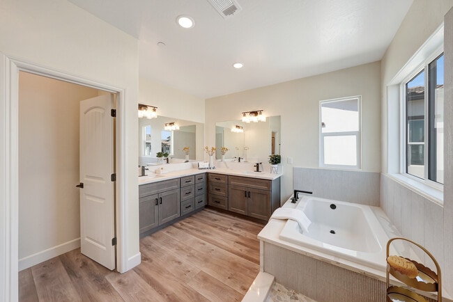 Foto del edificio - 143 N Un St