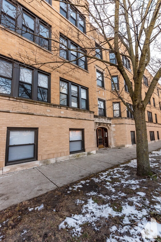 Primary Photo - 4455 N Artesian Ave