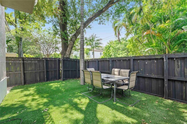 Foto del edificio - 217 SW 11th St