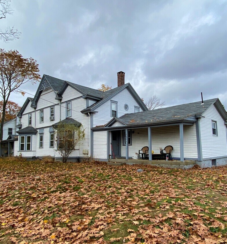 Exterior Street - 207 Knight St