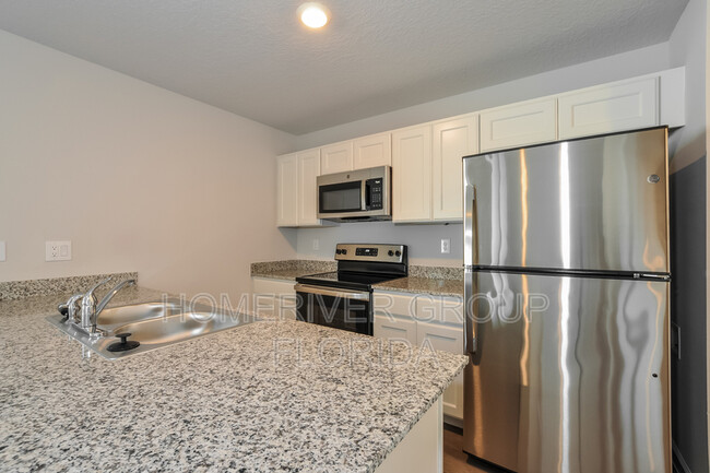 Building Photo - 107 Persimmon Dr