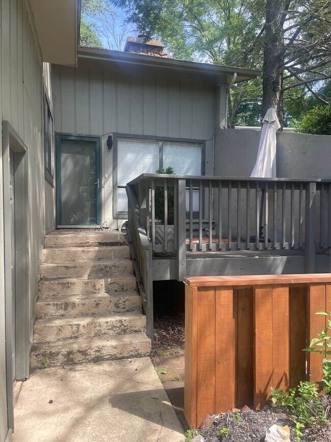 Foto del edificio - Knoxville 37918 - 2 bedroom, 2.5 bath Townhome - Contact Lisa Vineyard & Shannon Russell (865) 21...