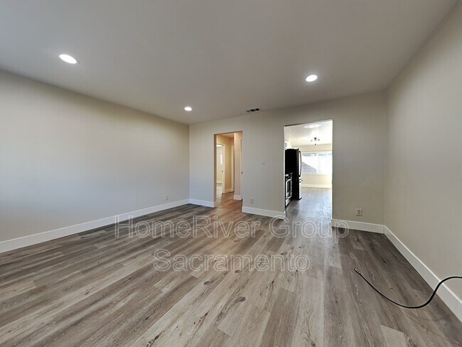 Foto del edificio - 7008 Maita Cir