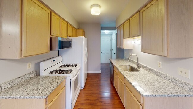 Foto del edificio - 3044 Forest Creek Ct