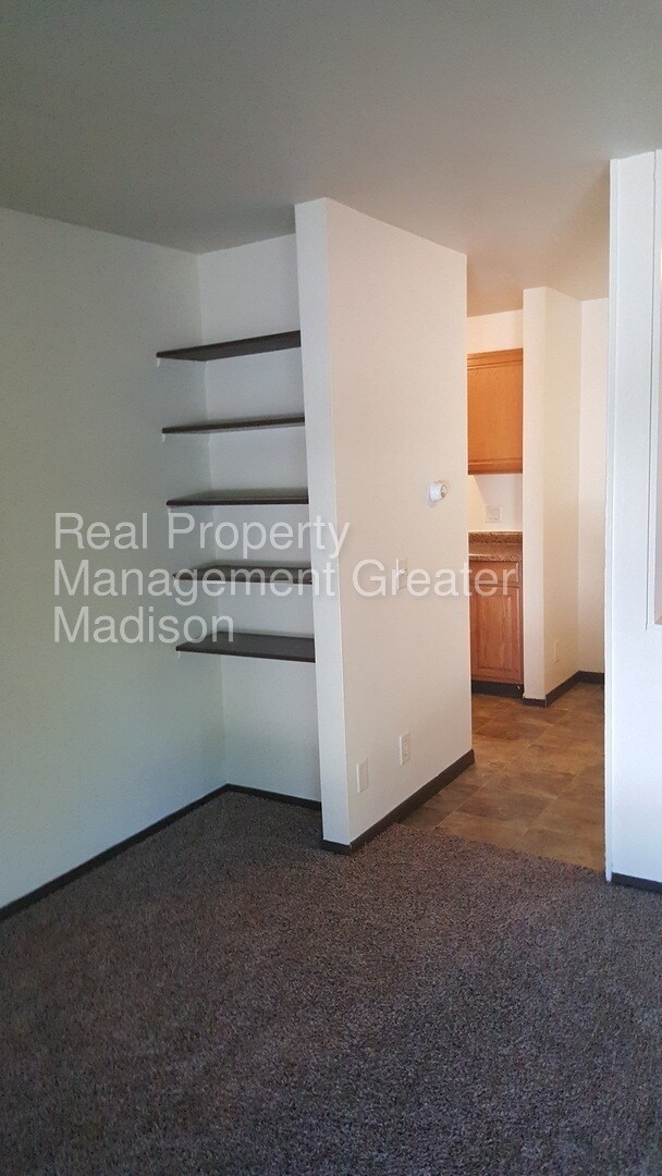 Building Photo - 3722 W Karstens Dr