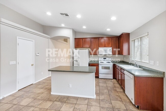 Foto del edificio - Open Concept Living with a Den That Does More!