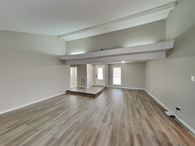 Foto del edificio - 16135 Deer Lick Dr