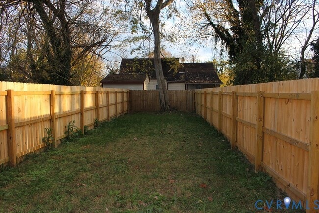 Building Photo - 1130 W High St