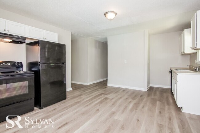 Building Photo - Sweet 3BR 1.5BA home