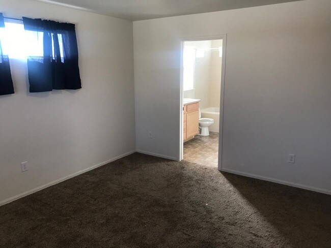 Building Photo - Fantastic 4 bedroom, 3 bath, 3 car garage!