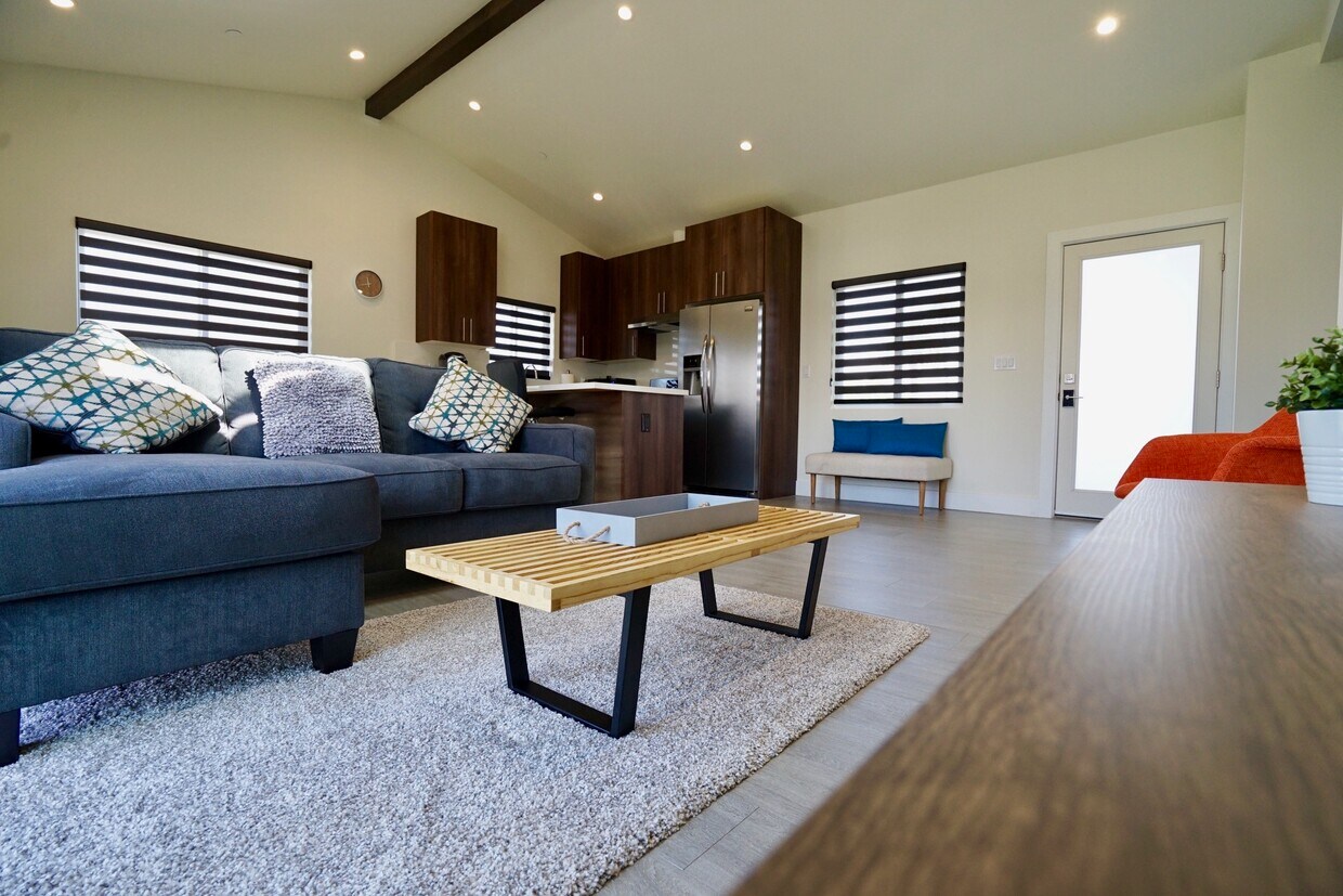 Foto principal - 4957 S Centinela Ave