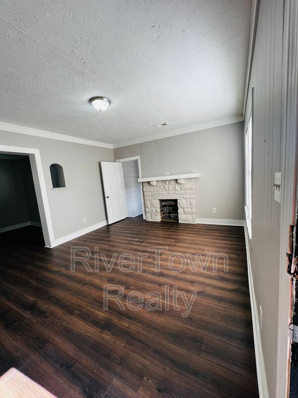 Building Photo - 907 Birch St