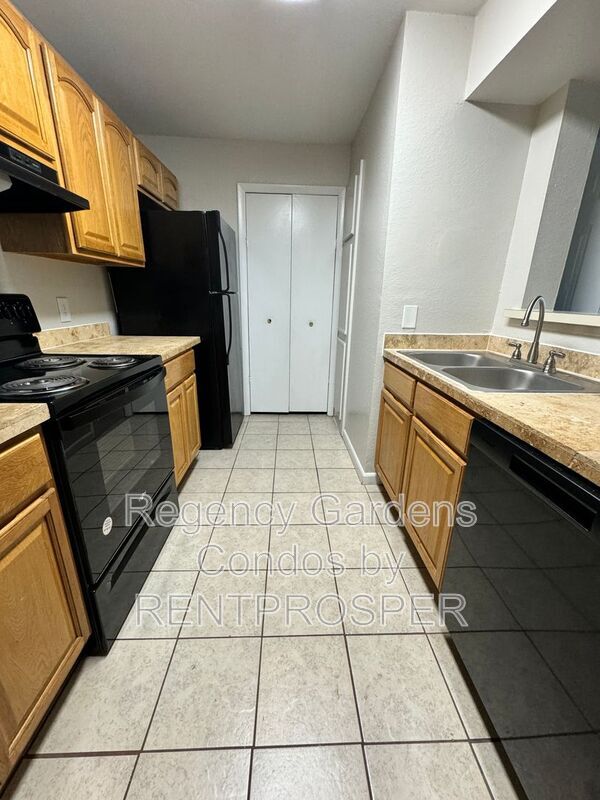 Building Photo - 5500 Devonbriar Way