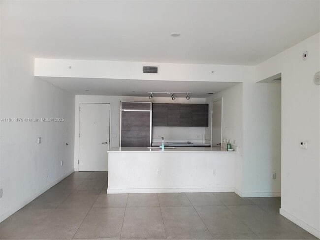 Building Photo - 1100S S Miami Ave