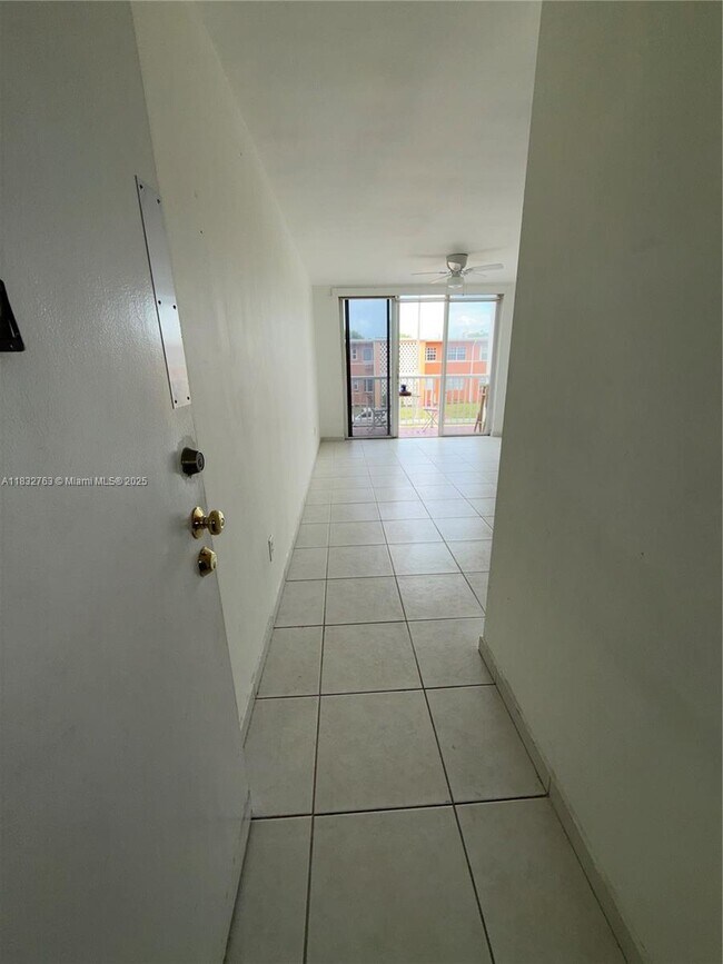 Foto del edificio - 3551 SW 9th Terrace