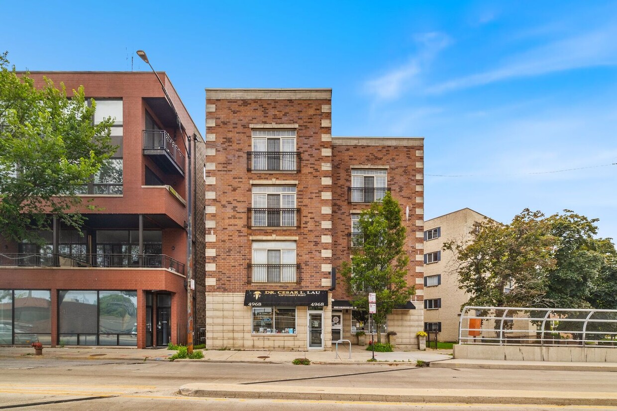 Primary Photo - 4968 N Milwaukee Ave