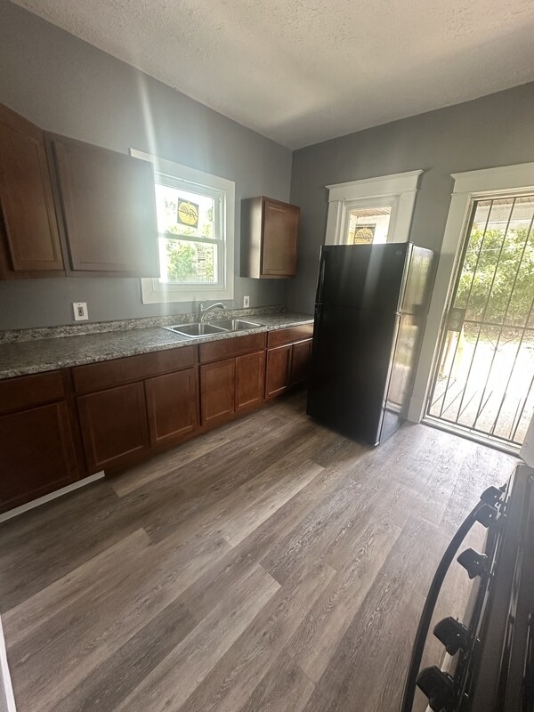 Foto del edificio - 3295 E 135th St