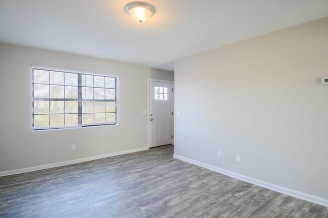 Foto del edificio - 4900 E 11th St