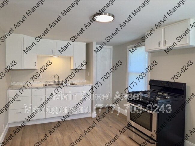 Building Photo - 576 2nd St