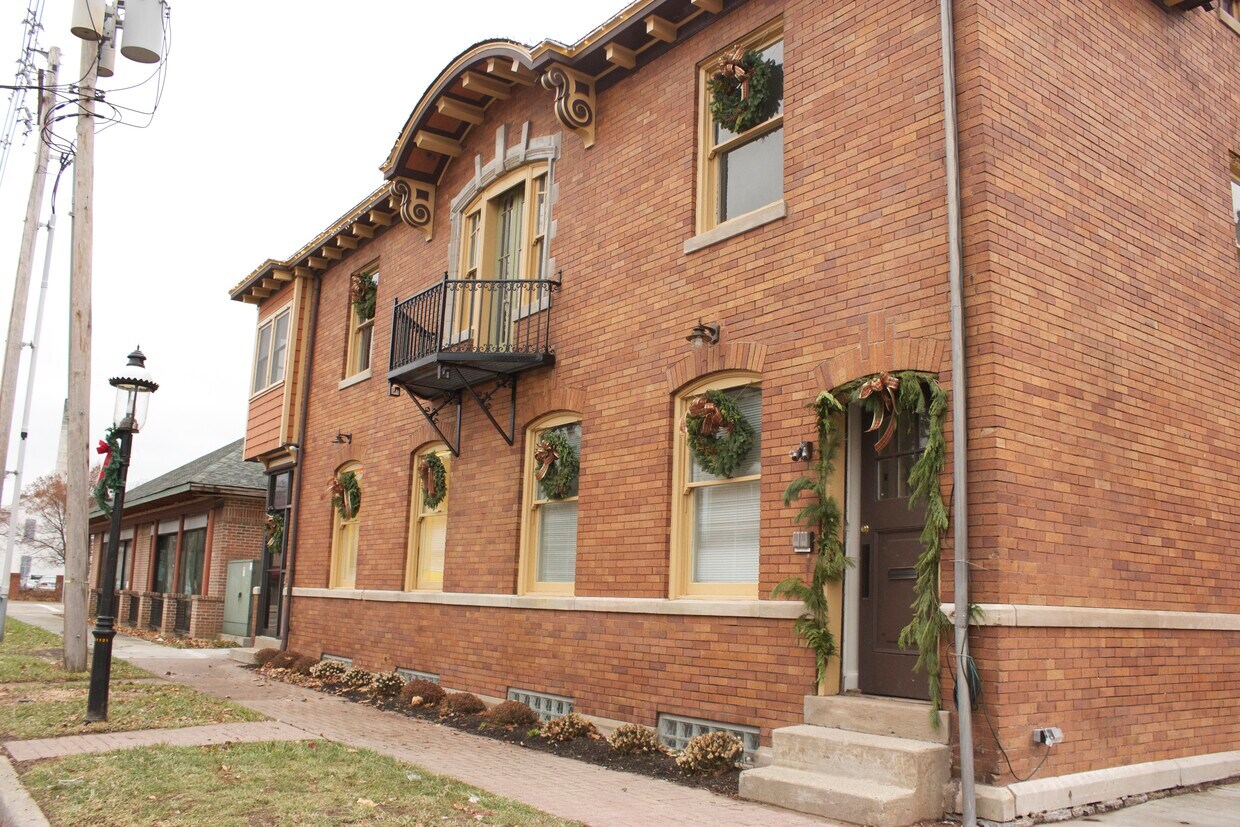 The Flats at Buckeye - 235 Buckeye St