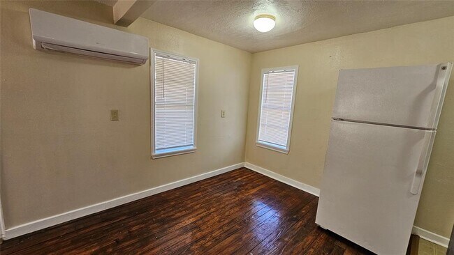 Building Photo - 1231 Morris St