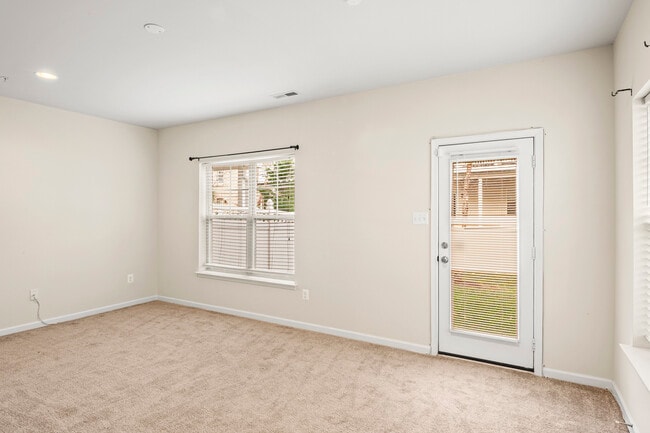 Foto del edificio - 214 Tanner Ln