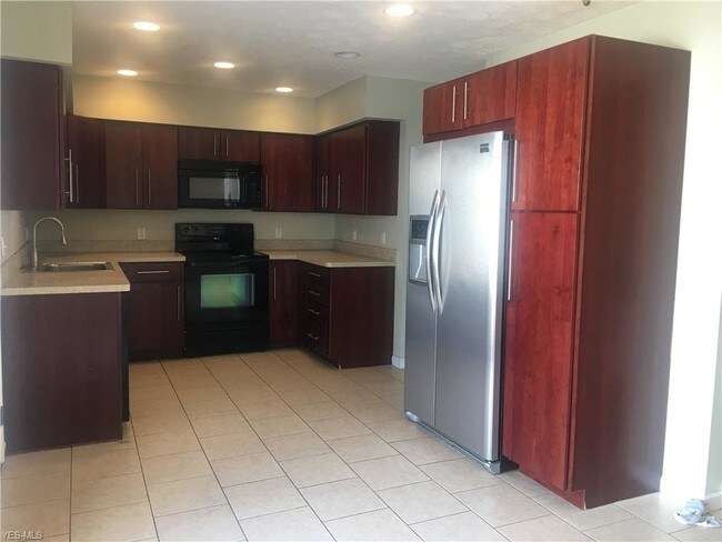 Foto del edificio - 9 Meadowlawn Dr