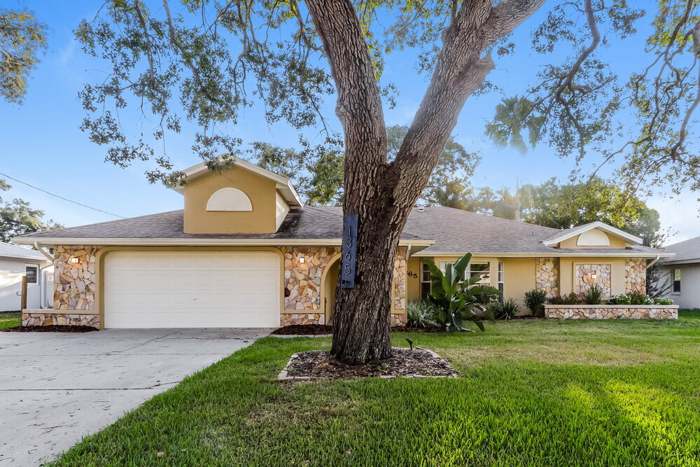 Primary Photo - 1365 Haulover Ave