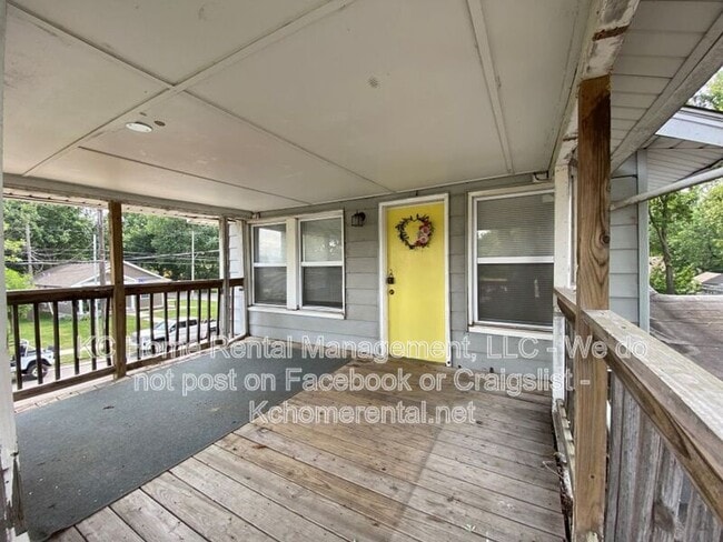 Building Photo - 406 W 77th St