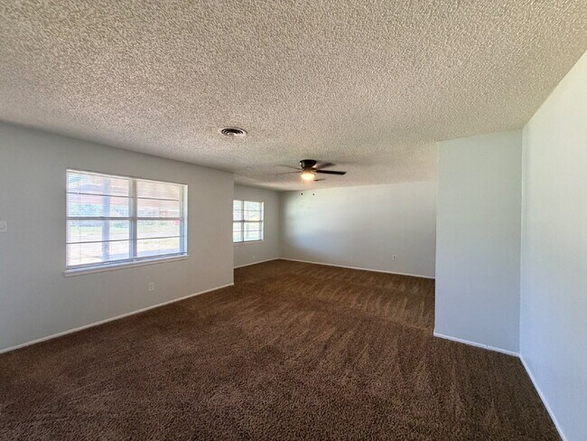 Building Photo - 3/2 close to universities and medical.