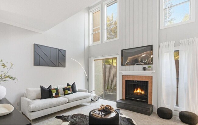 Foto del edificio - 7925 Charter Oak Ln