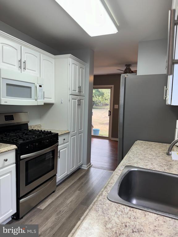 Building Photo - 2 Village Ct