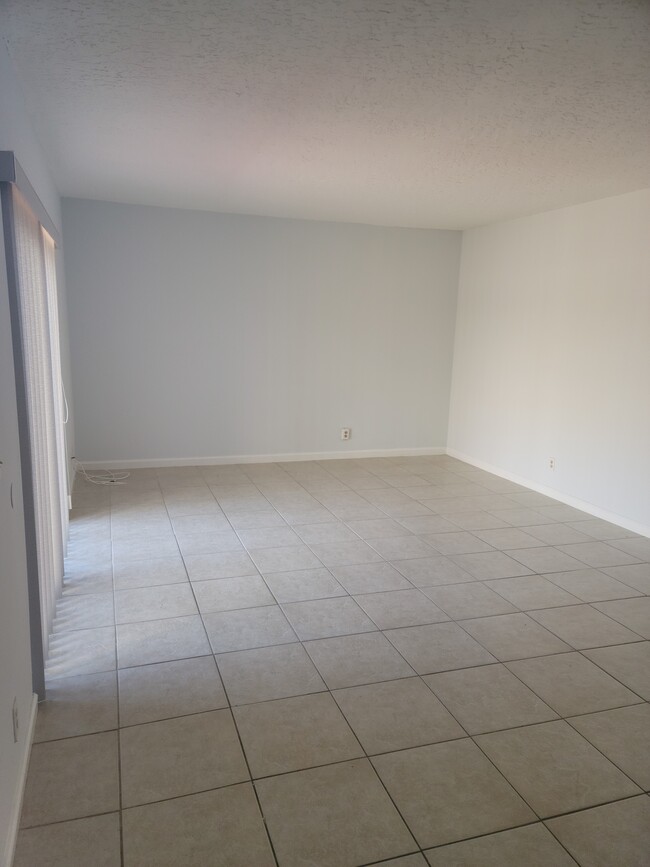 Building Photo - 2414 Waterside Dr