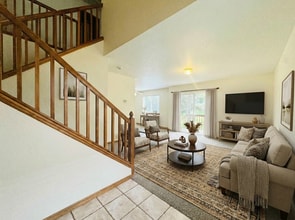 Building Photo - 990 Winona Cir