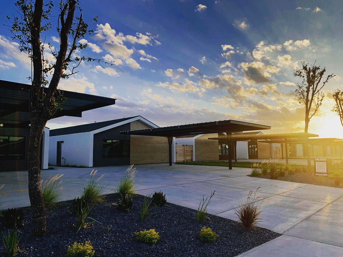Primary Photo - 1400 Hibiscus Ave