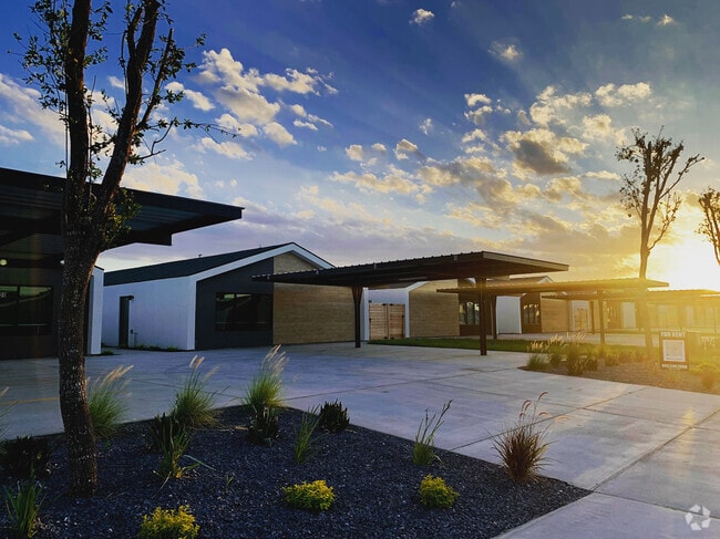 Building Photo - 1400 Hibiscus Ave