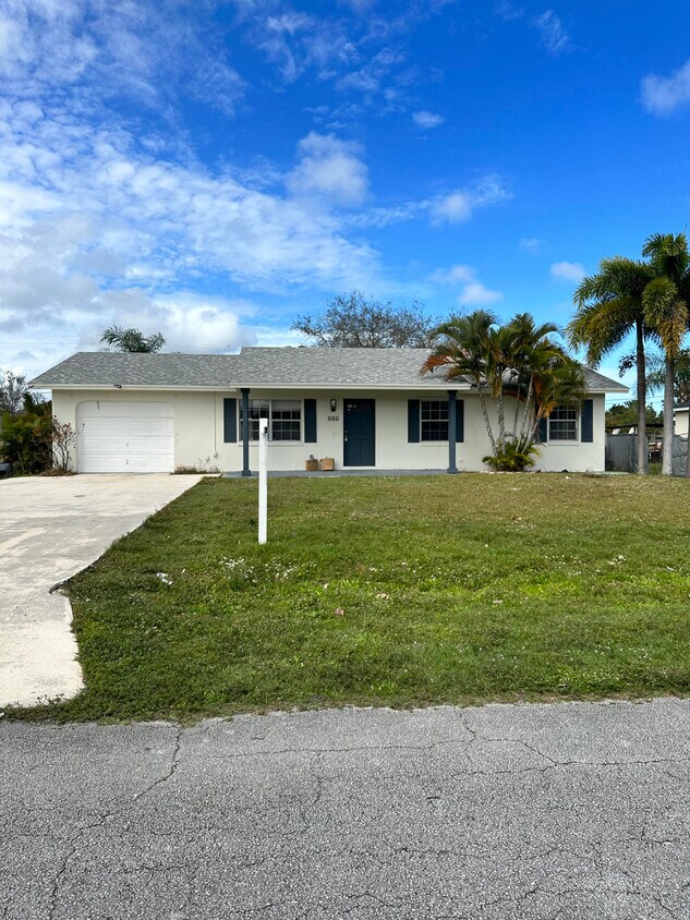 Foto principal - 965 SE Caravan Ave