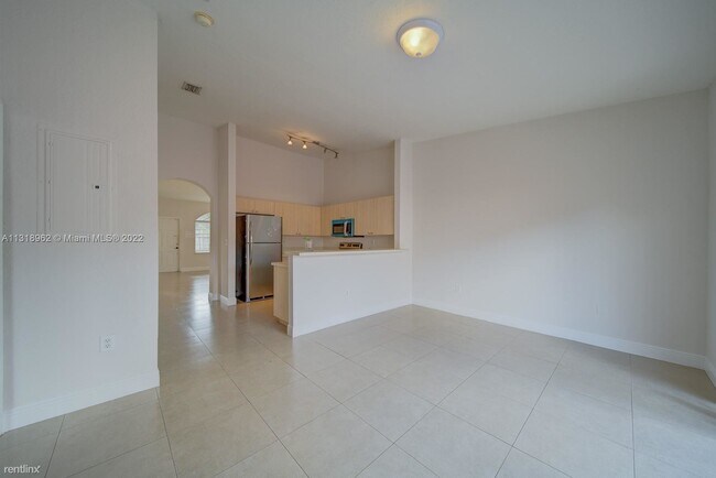 Building Photo - 3 br, 2 bath Townhome - Cazadores Sub